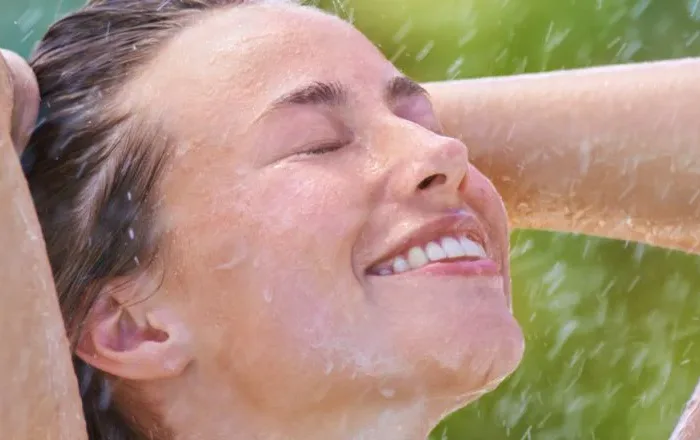 Monsoon skin care tips Kottayam – clay mask application